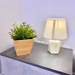 Elegant Apartment- 8 Mins Walk To Center - Free Parking *