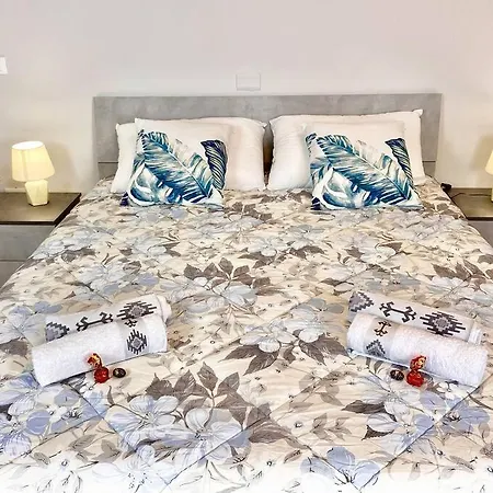 Elegant Apartment- 8 Mins Walk To Center - Free Parking