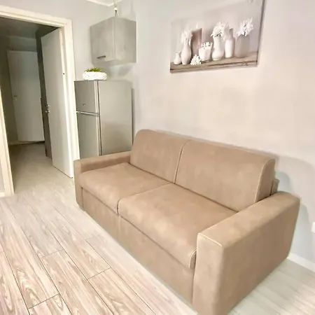 Elegant Apartment- 8 Mins Walk To Center - Free Parking Como