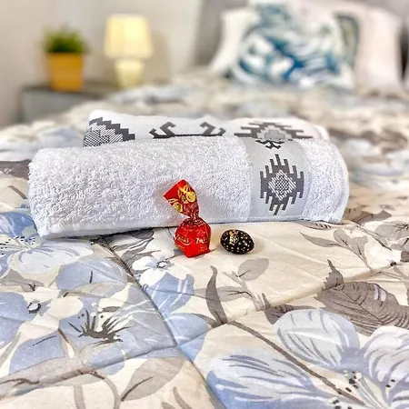 Apartment Elegant Apartment- 8 Mins Walk To Center - Free Parking Como