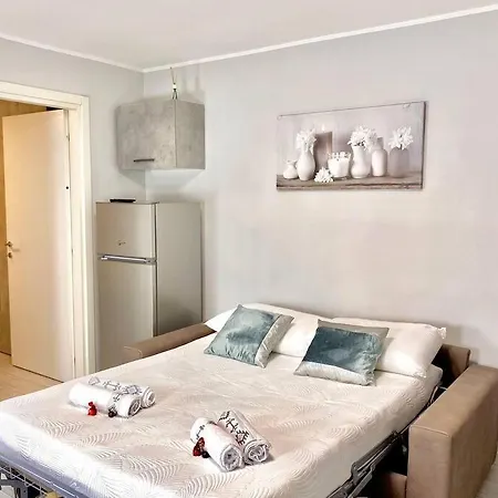 Elegant Apartment- 8 Mins Walk To Center - Free Parking