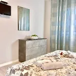 Apartment Elegant Apartment- 8 Mins Walk To Center - Free Parking *